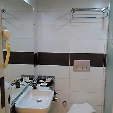 Mira Meridia Hotell *